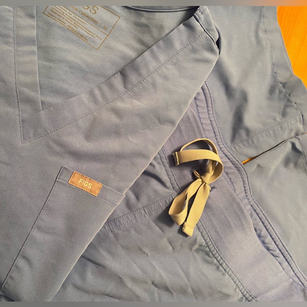 Figs Ceil Blue Scrub Set